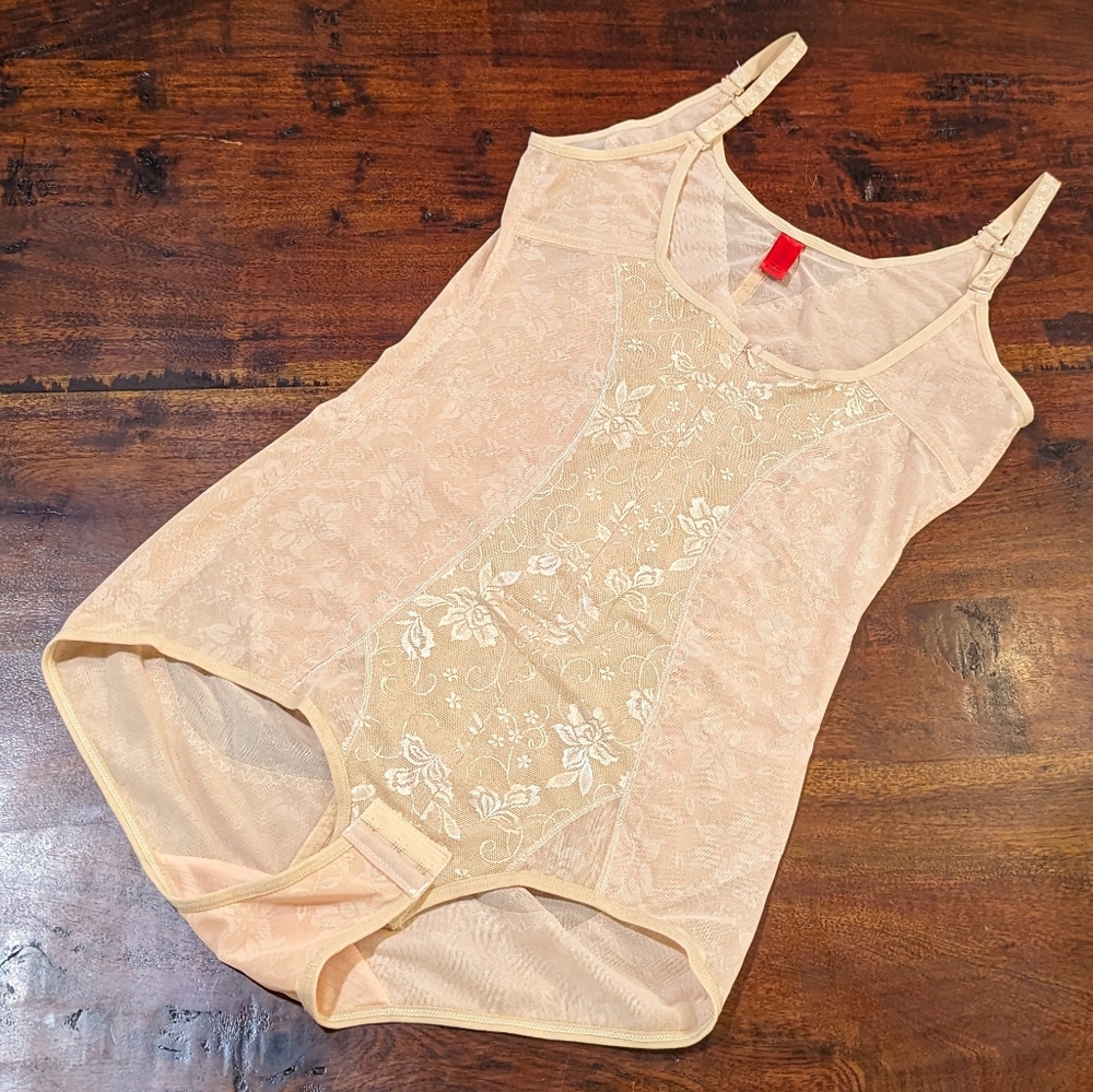Re-Define Body Shaper size 3XL (CA)